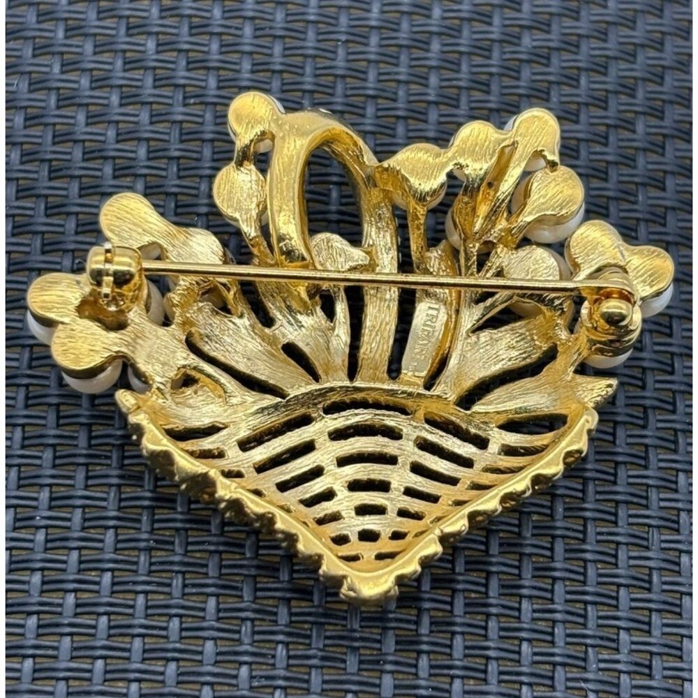 Trifari Gold-Tone Metal, Basket With Faux Pearl Flowers Brooch, Marked "Trifari" - Picture 5 of 8